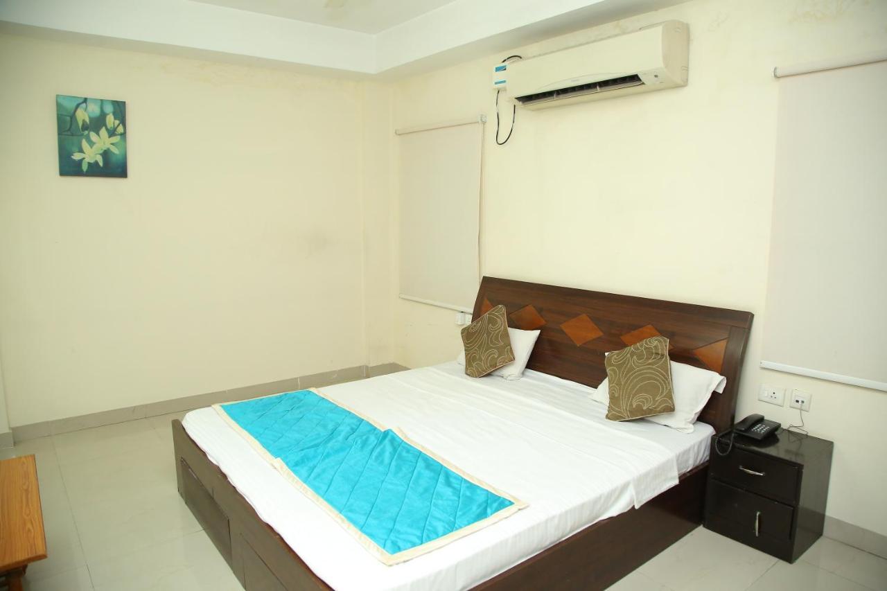 Skyview Suites Hyderabad Bagian luar foto