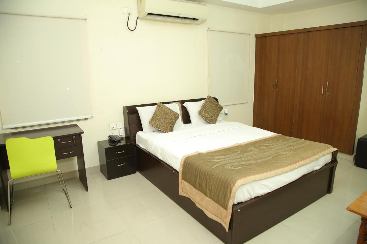 Skyview Suites Hyderabad Bagian luar foto