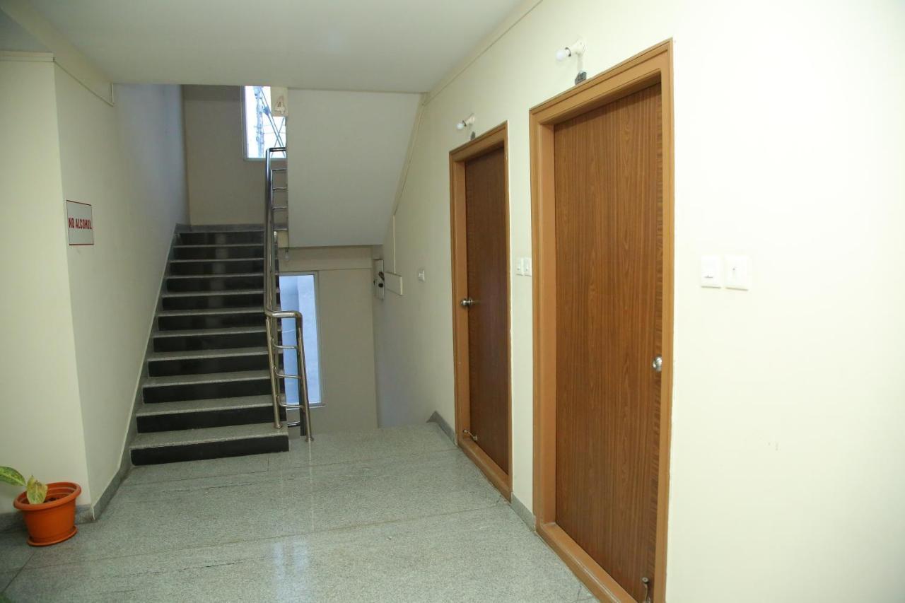 Skyview Suites Hyderabad Bagian luar foto