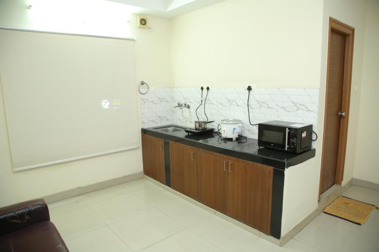 Skyview Suites Hyderabad Bagian luar foto